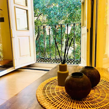 Bright And Cozy Duplex In The Heart Of